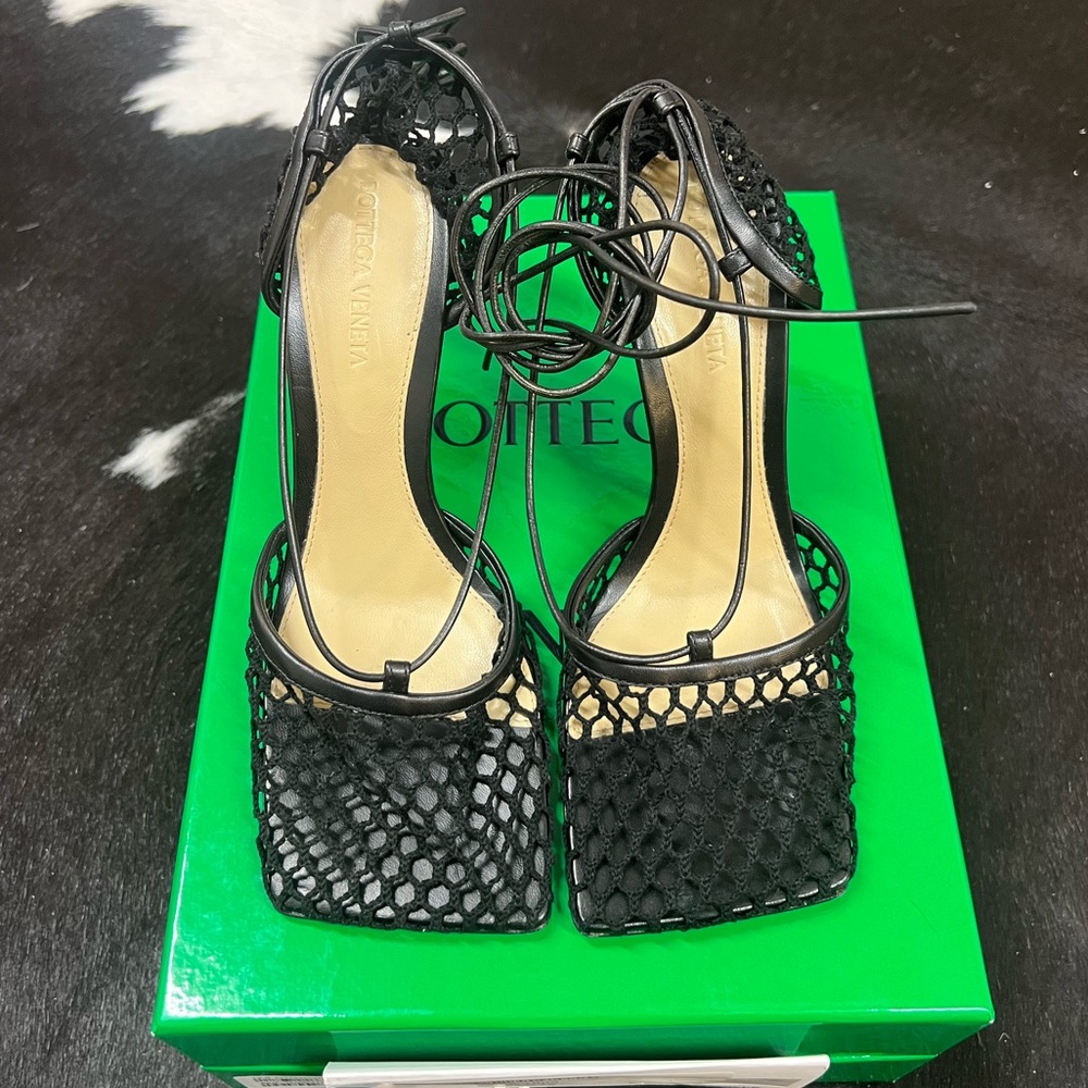 BOTTEGA VENETA Stretch Lace-Up Sandal Heel